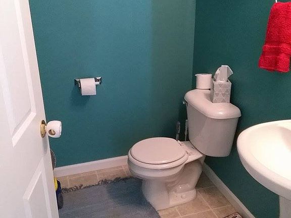 3rd image of 112 Candlewick Ct