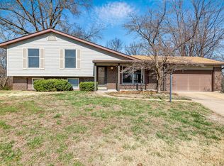 18 San Carlos Dr, Saint Charles, MO 63303