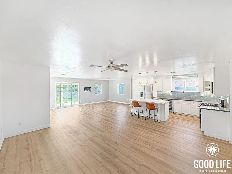 3 bed, 2.0 bath, 1326 sqft, $4,000 — Photo 2
