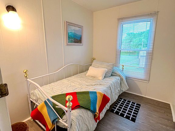 3rd image of 613 Painter Creek Rd