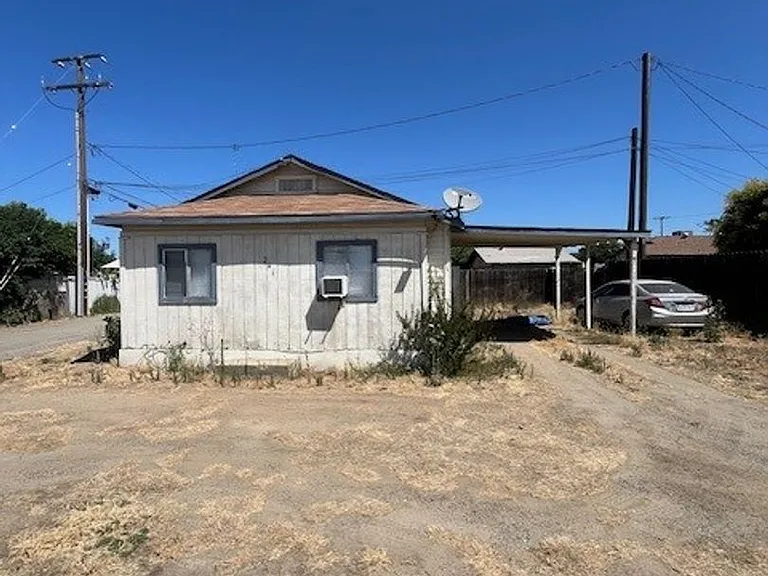 241 W Firebaugh Ave — Photo 1