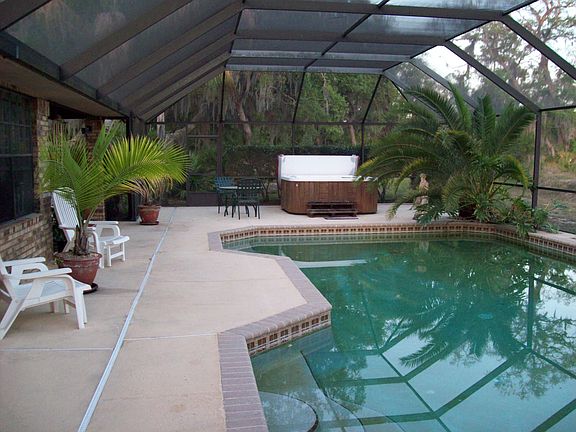 Your own "OASIS"....inviting pool & hot tub