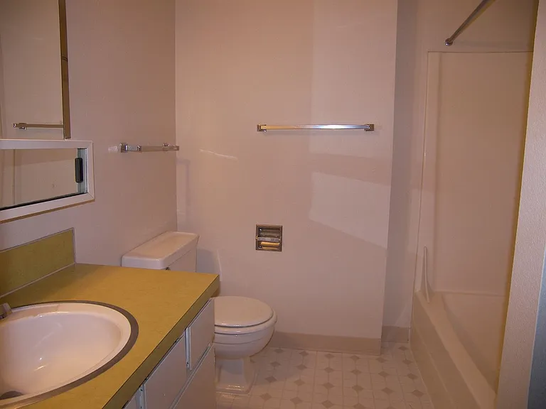 8775 SW Locust St #1-14 — Photo 5
