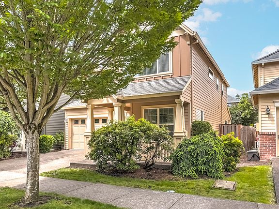 4th image of 555 NE Caden Ave
