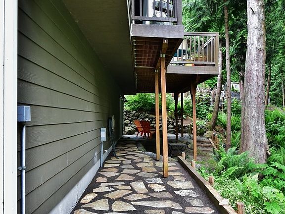 4th image of 1779 NW Mulholland Blvd