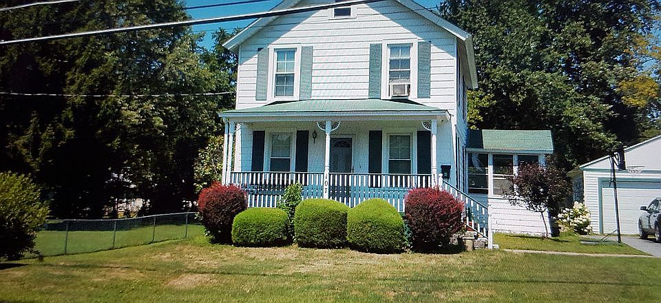 1st image of 107 E Oneida St