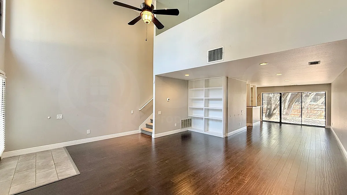 2 bed, 1.0 bath, 1500 sqft, $1,700 — Photo 4