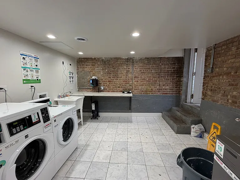 820-826 W. Cuyler — Photo 6