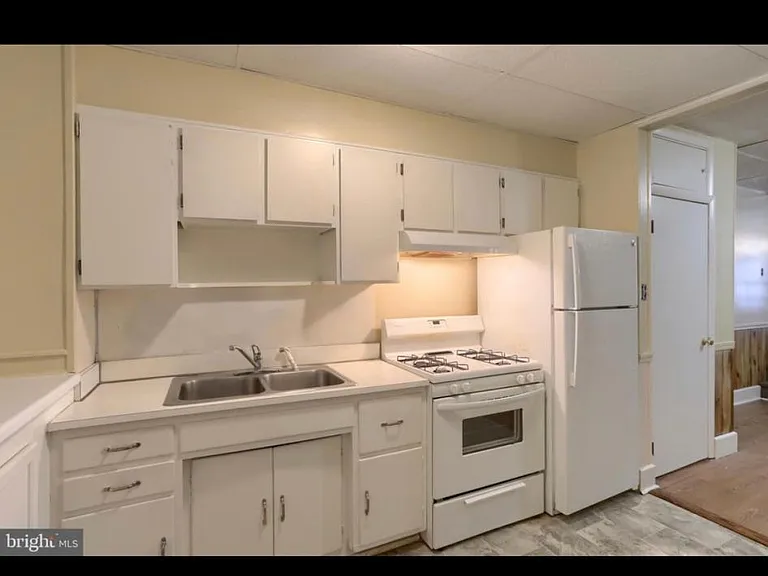 317 N Pine St — Photo 9