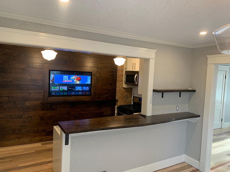 1st image of 1481 Riverside Dr #1