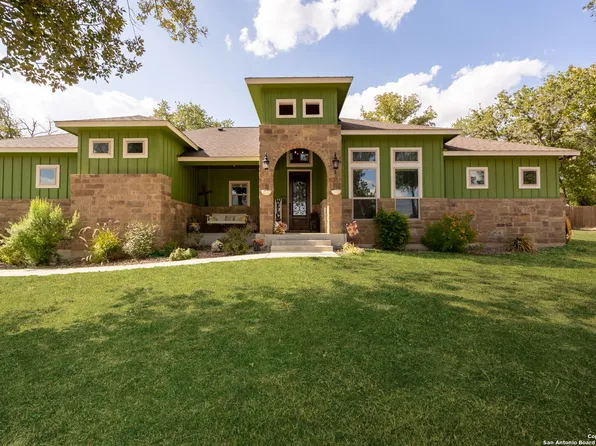 256 CIBOLO RIDGE DR, La Vernia, TX 78121