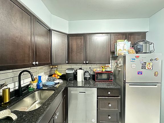 4th image of 1515 W Morse Ave #614