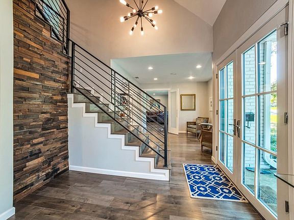 3rd image of 4606 Alta Vista Ln