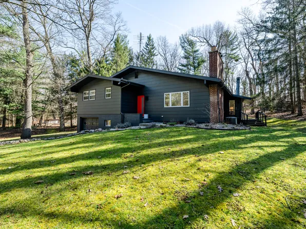 4343 Wildwood Dr, Bridgman, MI 49106