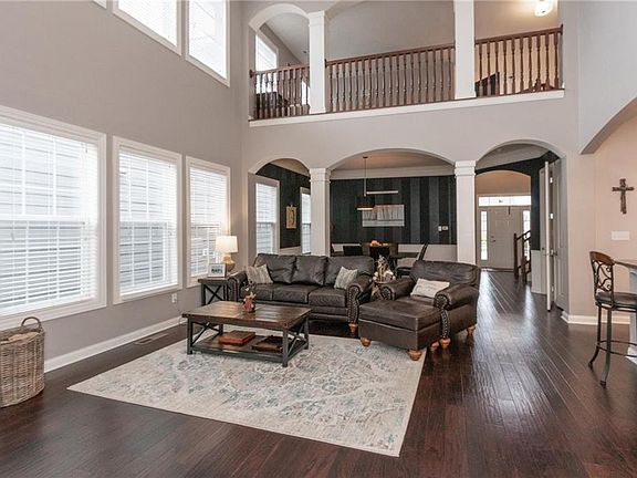 4th image of 6315 Edenshall Ln