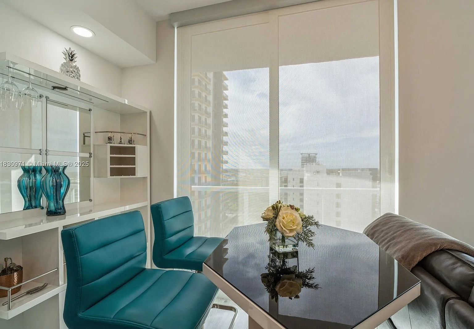 Strada 315 Condo — Photo 3