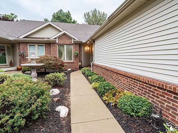 2nd image of 1632 Spruce Ct