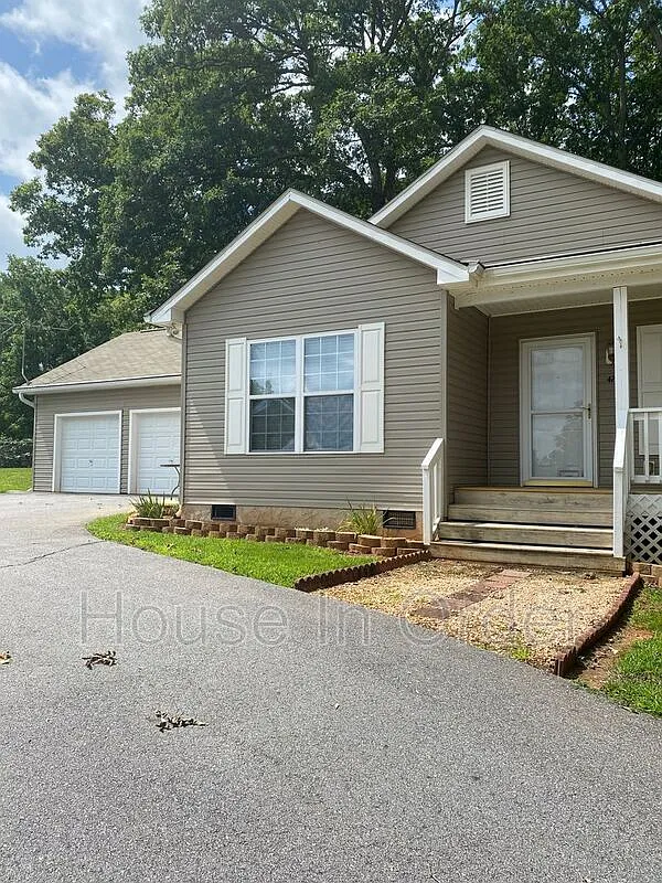 3 bed, 2.5 bath, $2,450 — Photo 2