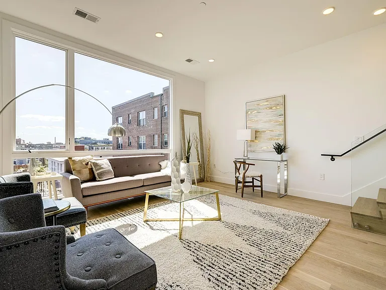 1424 Belmont St NW #9 — Photo 1
