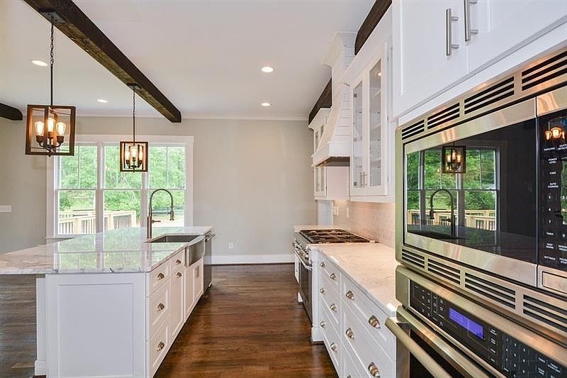 1st image of 102 Millers Pointe Ln