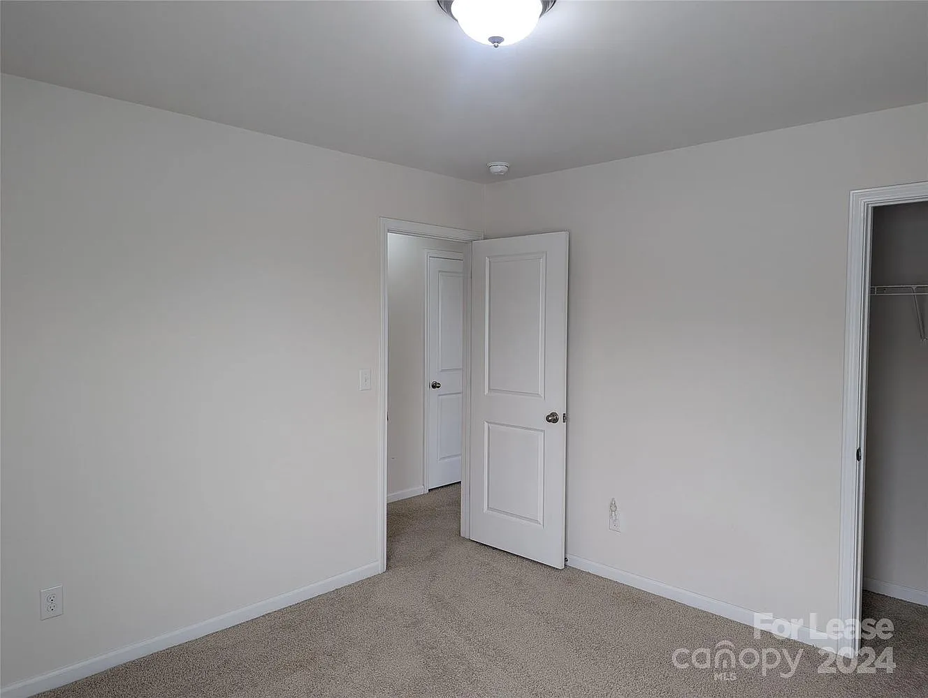 4 bed, 3.5 bath, 3144 sqft, $2,750 — Photo 3