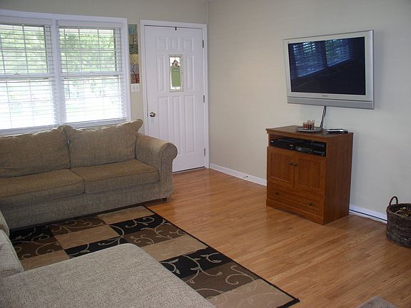 3rd image of 921 Lincoln Ave
