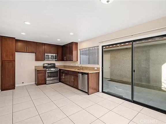 4th image of 24415 Vanowen St