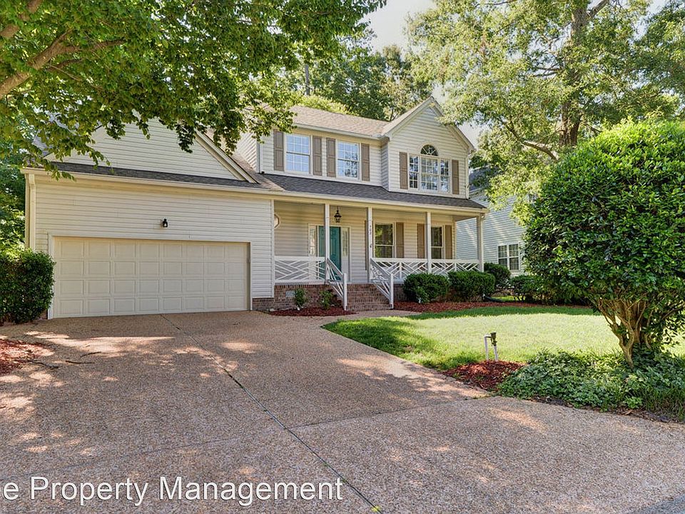 1st image of 302 Hollingsworth Ct