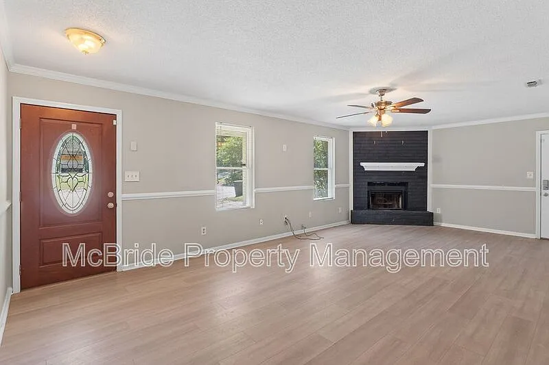 3 bed, 2.0 bath, 1377 sqft, $1,750 — Photo 4