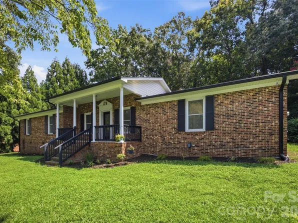 806 Danbrook Cir, Lincolnton, NC 28092