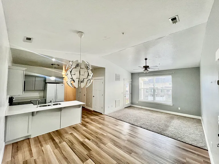 14514 S Ronan Ln #302 — Photo 1