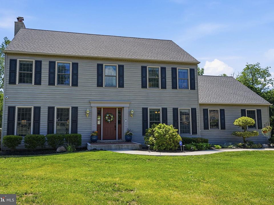 1st image of 16 Jennifer Ln