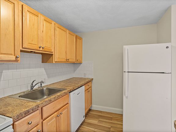 5th image of 17 Davis Rd APT C9