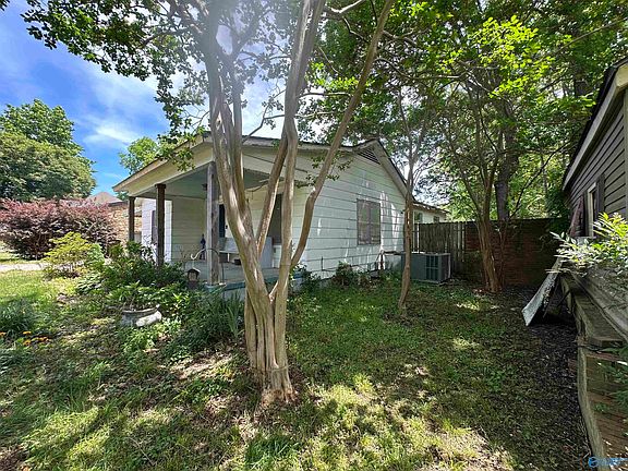 3rd image of 1110 10th Ave SE