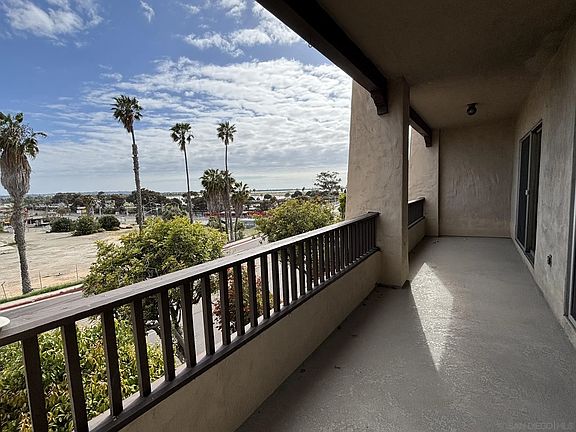 2nd image of 2520 Clairemont Dr Unit 213
