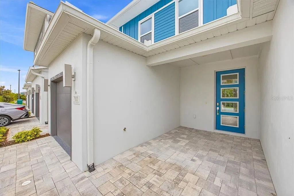 3 bed, 2.5 bath, 1670 sqft, $3,000 — Photo 3
