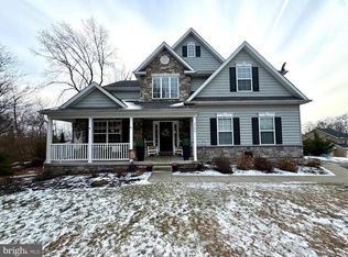 2105 Devon Ln, Pennsburg, PA 18073