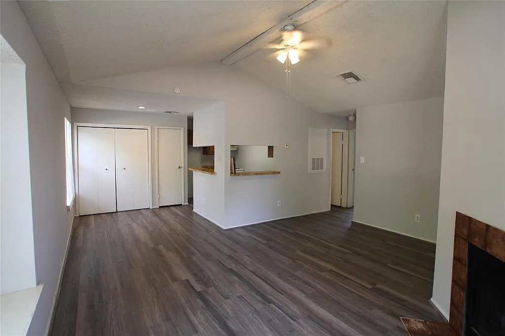 2 bed, 1.0 bath, 1770 sqft, $1,000 — Photo 2