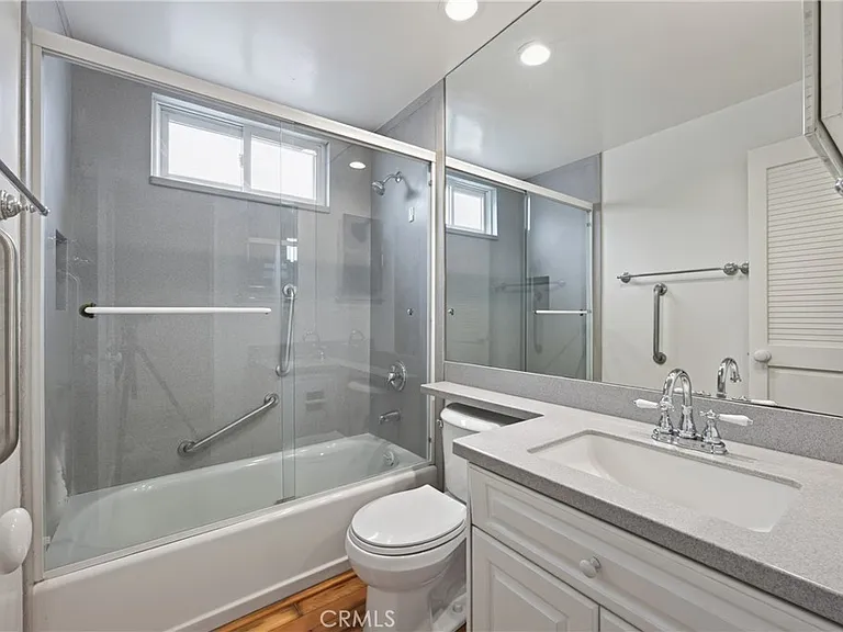 581 Park Ave — Photo 11
