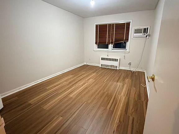 4th image of 11714 9th Ave #2