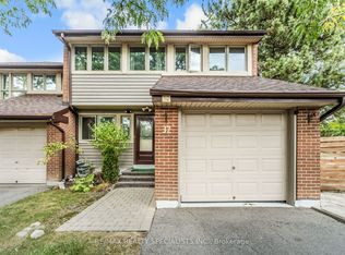 2881 Windwood Dr #32, Mississauga, ON L5N 2K9