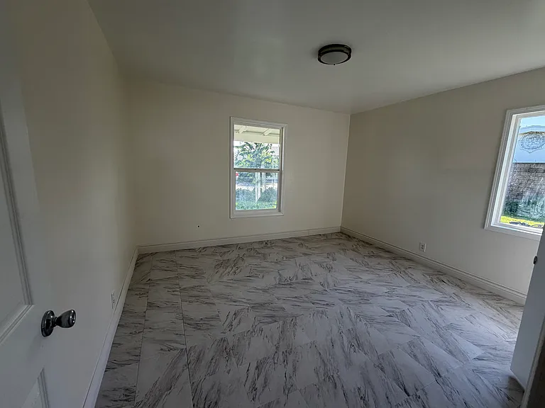 1612 Encino Ave — Photo 2