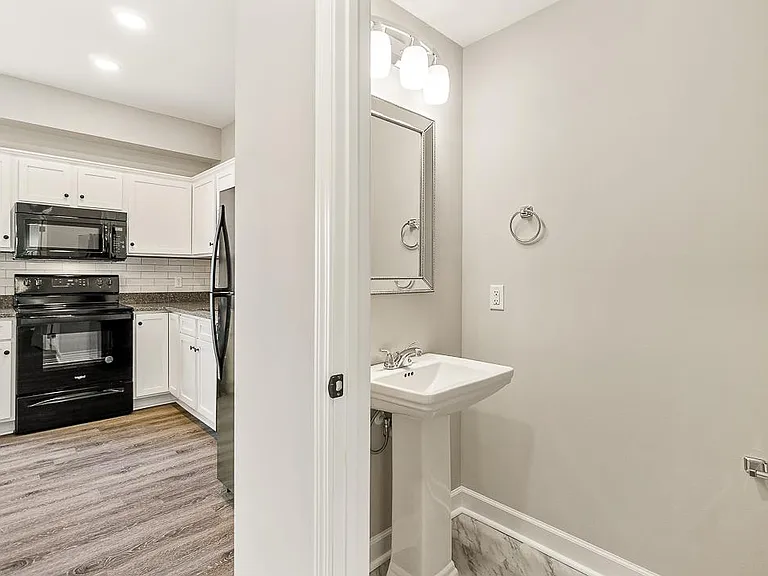 113 Claremont Ct — Photo 5