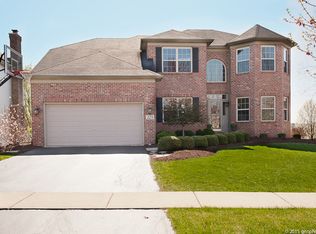 225 Long Beach Rd, Oswego, IL 60543