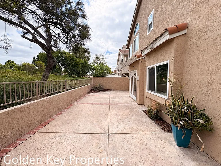 3274 San Tomas Dr — Photo 32