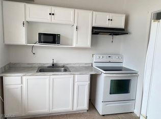 15 Vineyard St, Lehigh Acres, FL 33936