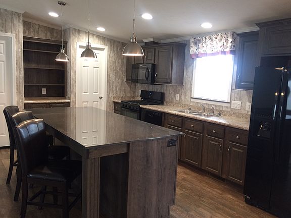 4th image of 11 Willow Ln