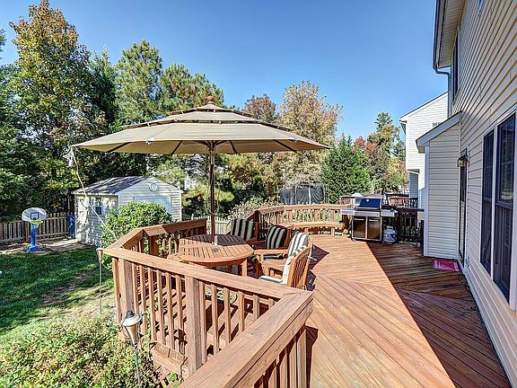 3rd image of 11512 Pinedale Dr