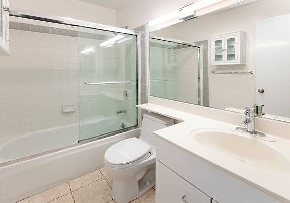 5th image of 1945 Washington St APT 603
