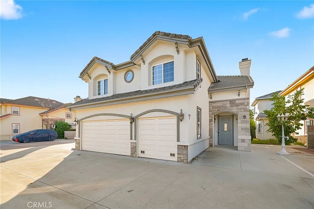 4 bed, 2191 sqft, $4,000 — Photo 1